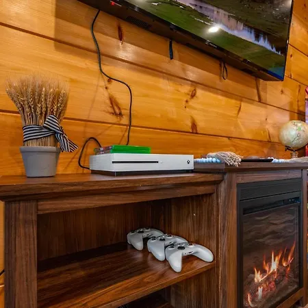 The Overlook '21 Cabin: Scenic Views with Hot Tub and Game Room Gatlinburg Exterior photo