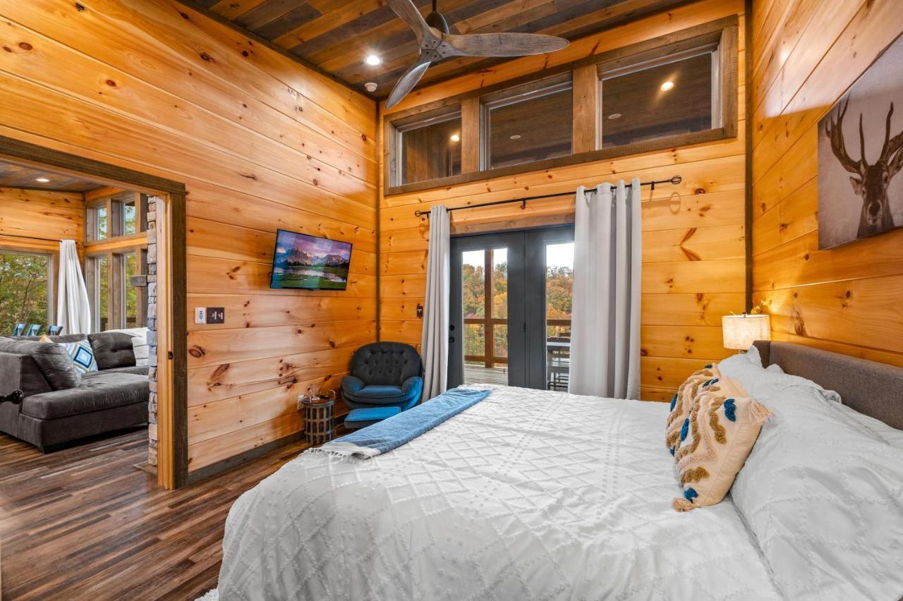 The Overlook '21 Cabin: Scenic Views With Hot Tub And Game Chalet