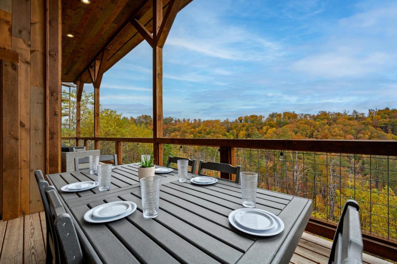 The Overlook '21 Cabin: Scenic Views With Hot Tub And Game Chalet