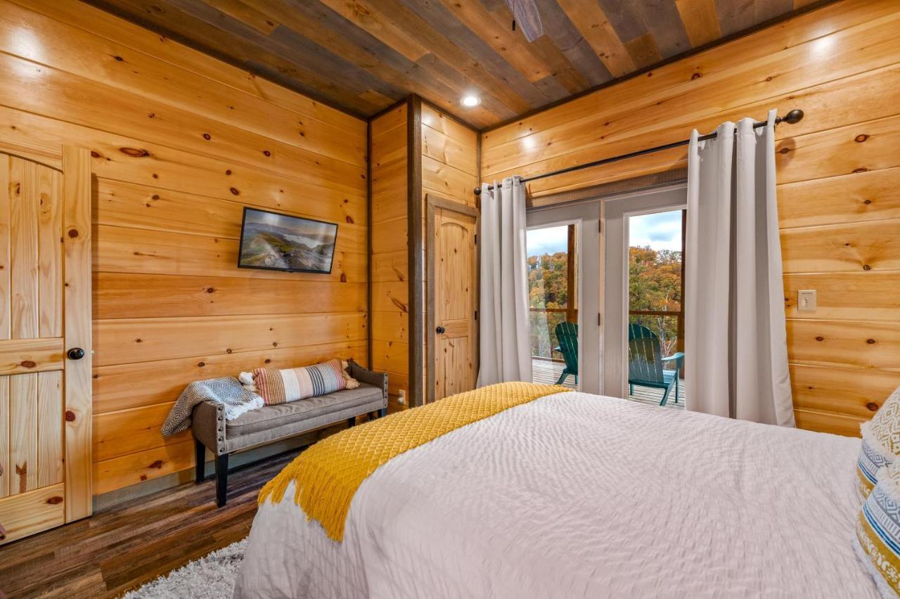 The Overlook '21 Cabin: Scenic Views With Hot Tub And Game Chalet