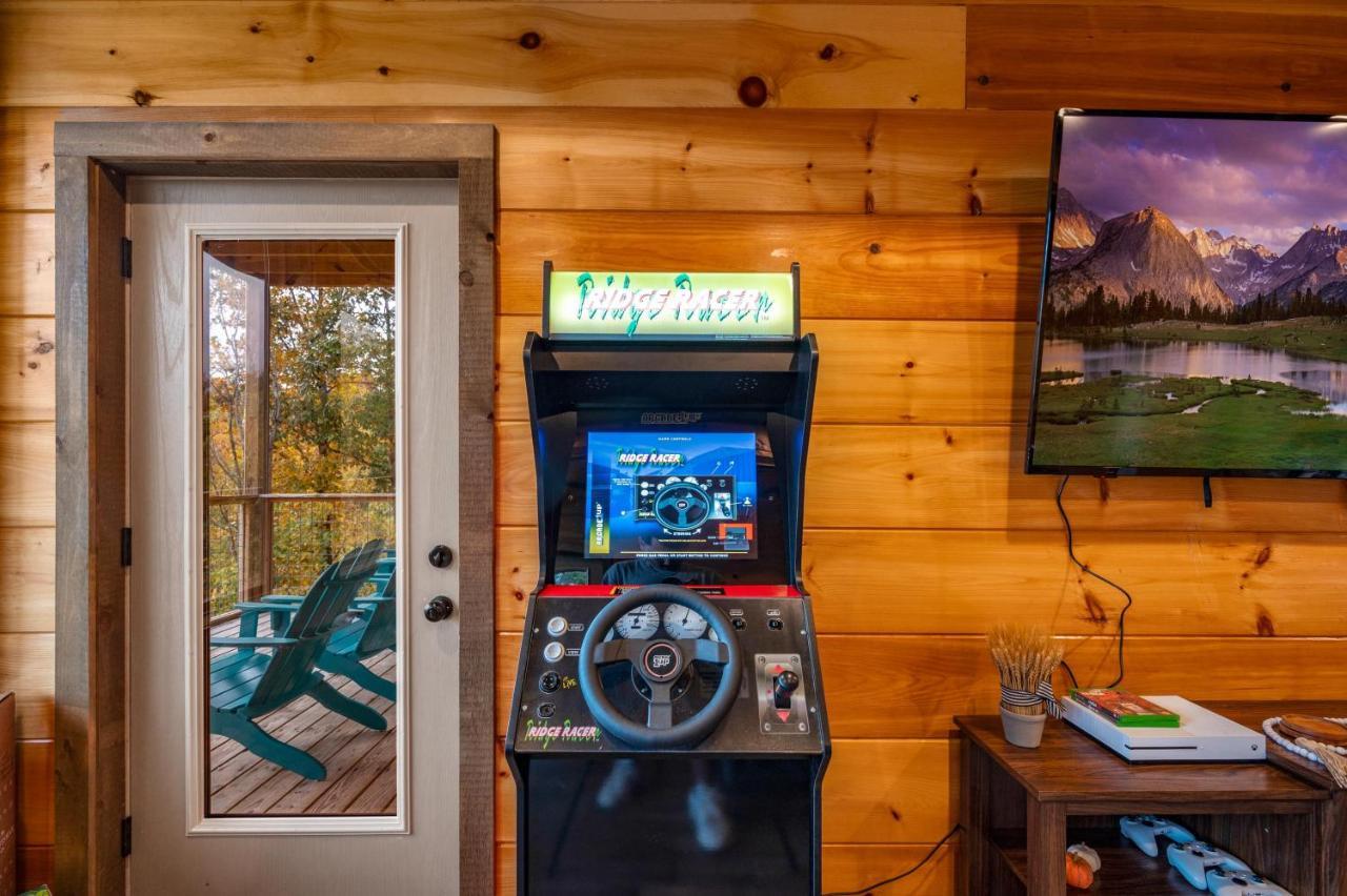 The Overlook '21 Cabin: Scenic Views With Hot Tub And Game