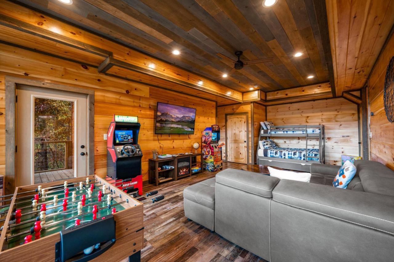 The Overlook '21 Cabin: Scenic Views With Hot Tub And Game