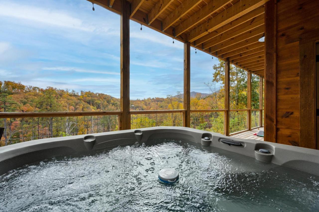 The Overlook '21 Cabin: Scenic Views With Hot Tub And Game Gatlinburg