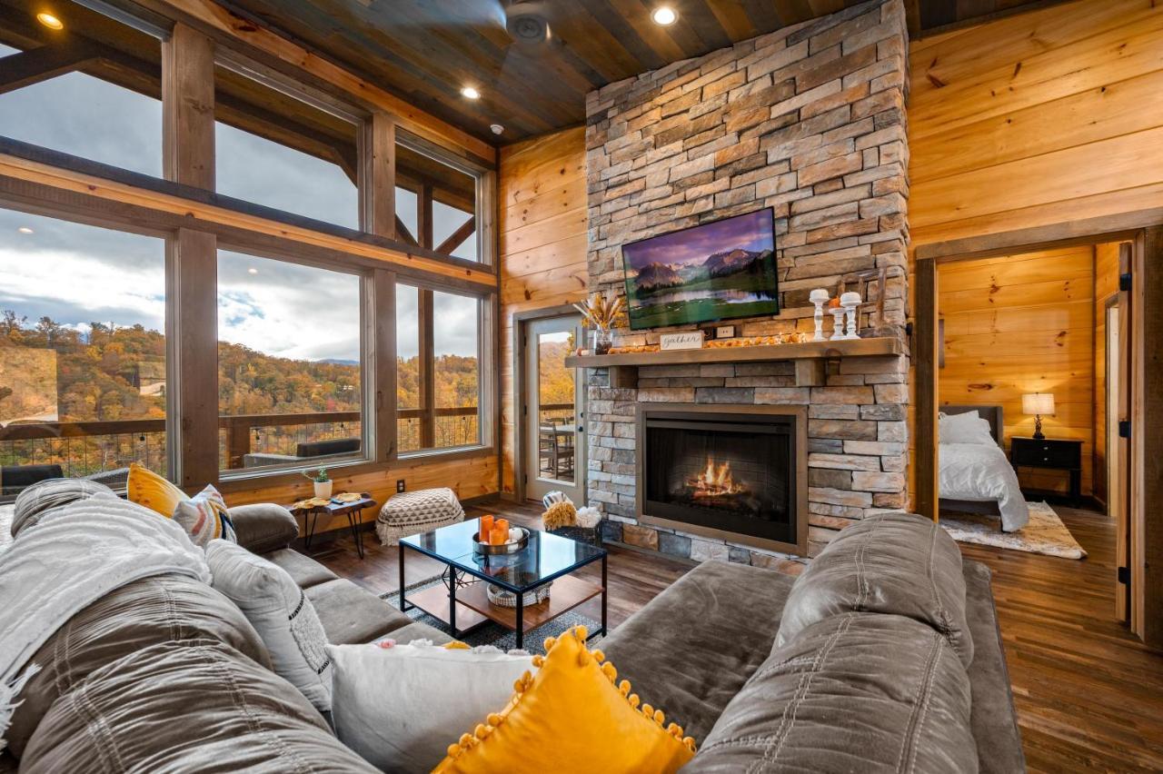 The Overlook '21 Cabin: Scenic Views With Hot Tub And Game Chalet
