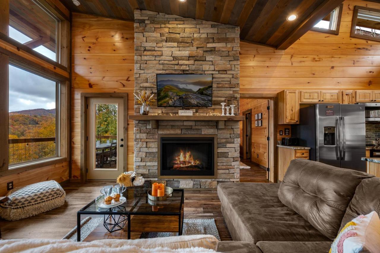 Chalet The Overlook '21 Cabin: Scenic Views With Hot Tub And Game