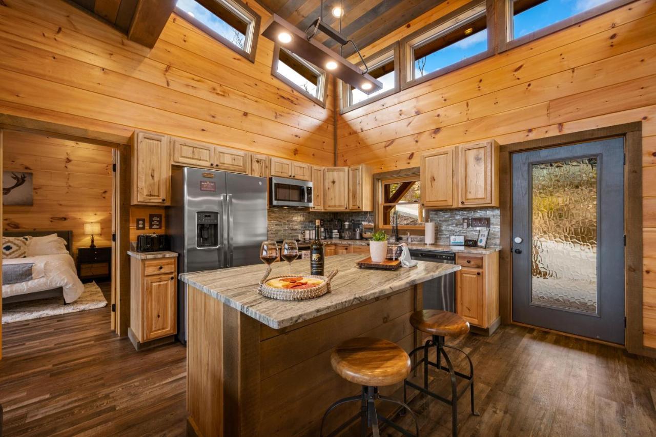 Chalet The Overlook '21 Cabin: Scenic Views With Hot Tub And Game