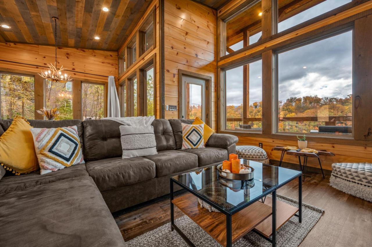 The Overlook '21 Cabin: Scenic Views With Hot Tub And Game * Gatlinburg