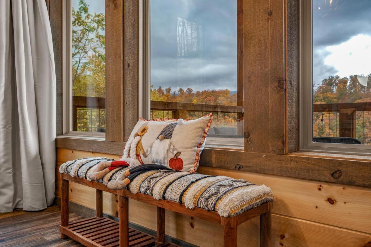 Chalet The Overlook '21 Cabin: Scenic Views With Hot Tub And Game *