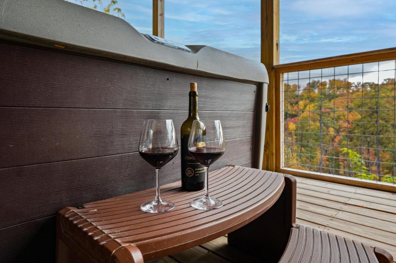The Overlook '21 Cabin: Scenic Views With Hot Tub And Game Chalet