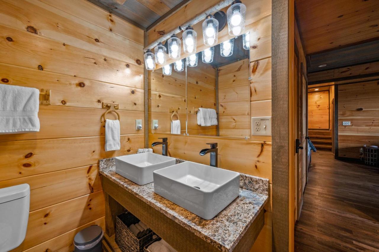 The Overlook '21 Cabin: Scenic Views With Hot Tub And Game Chalet