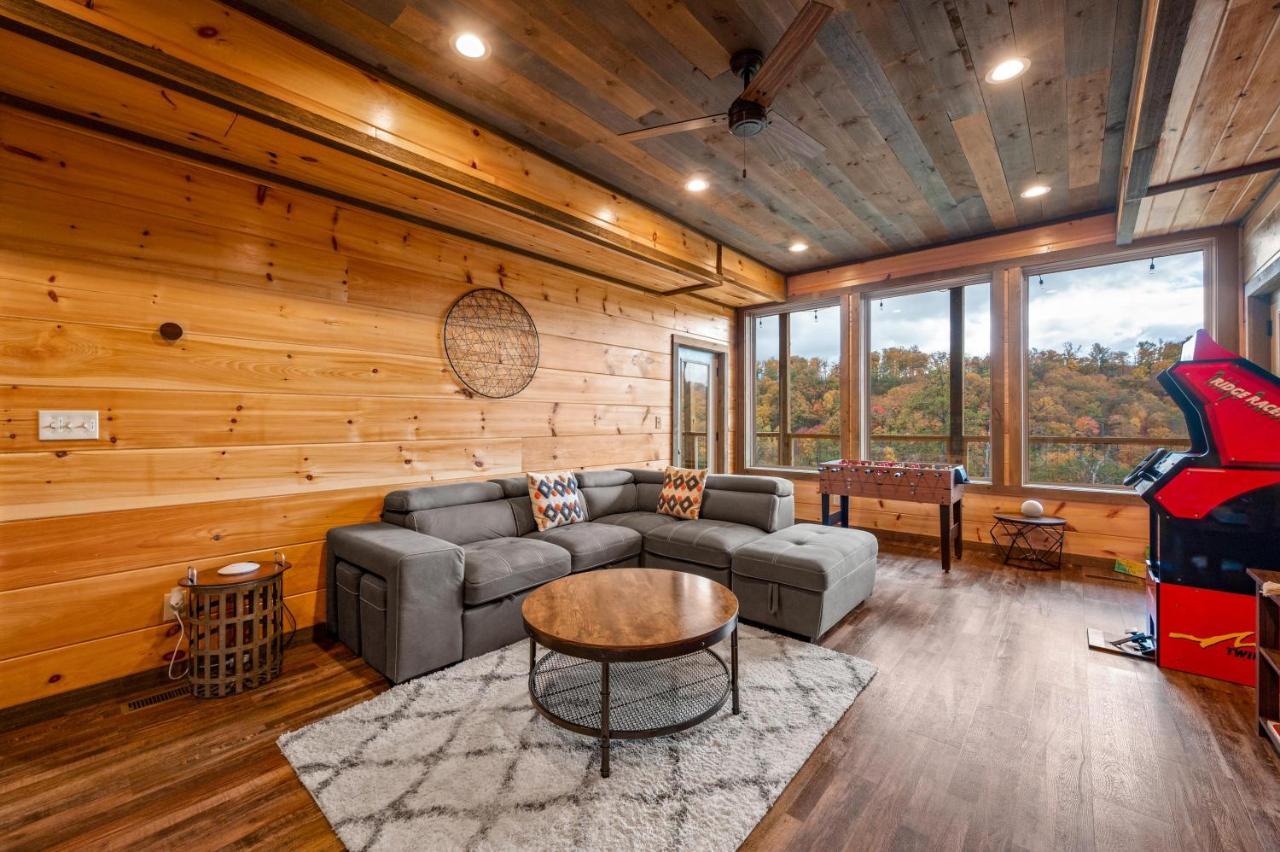 The Overlook '21 Cabin: Scenic Views With Hot Tub And Game Chalet