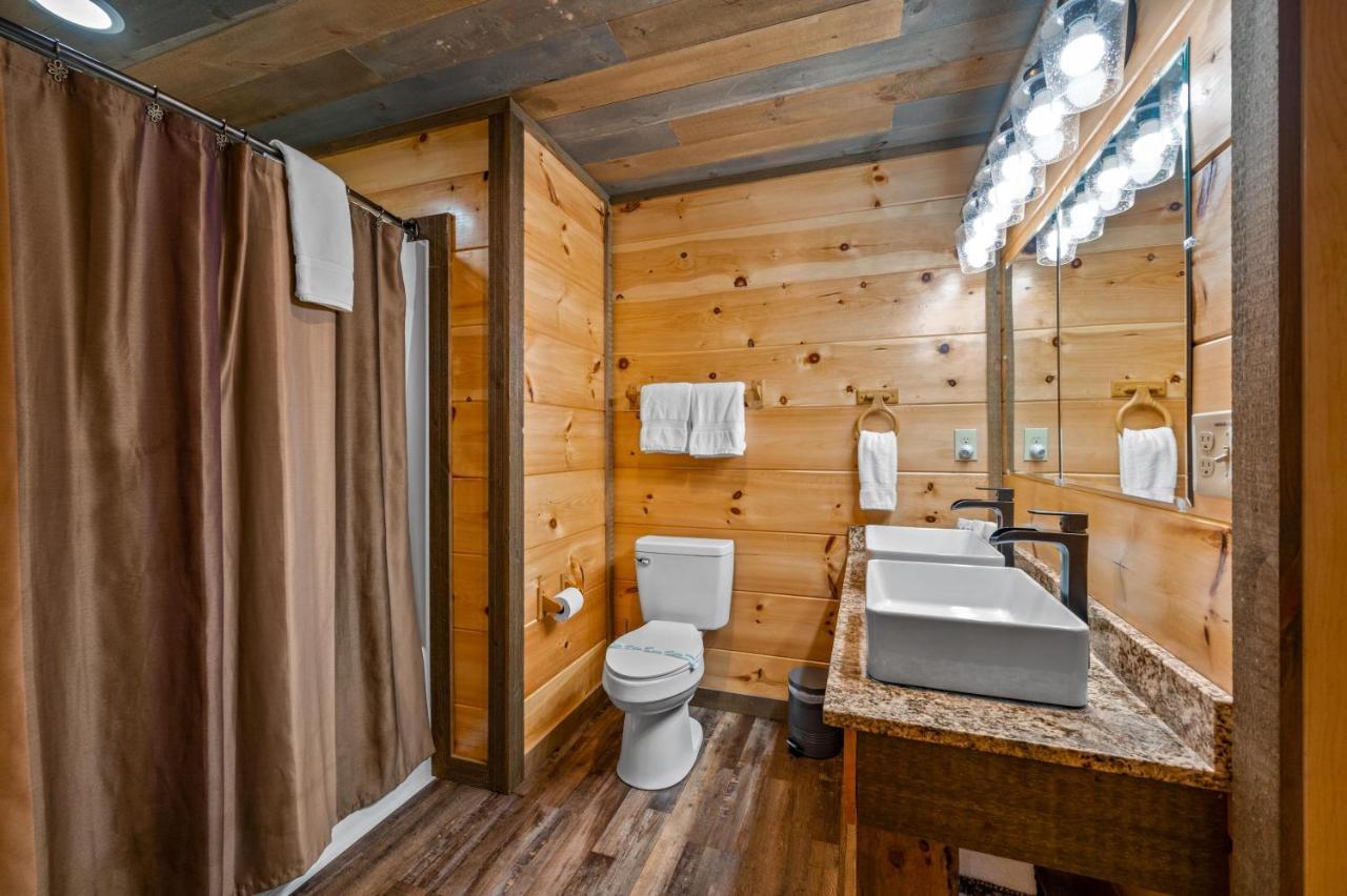 The Overlook '21 Cabin: Scenic Views With Hot Tub And Game Gatlinburg