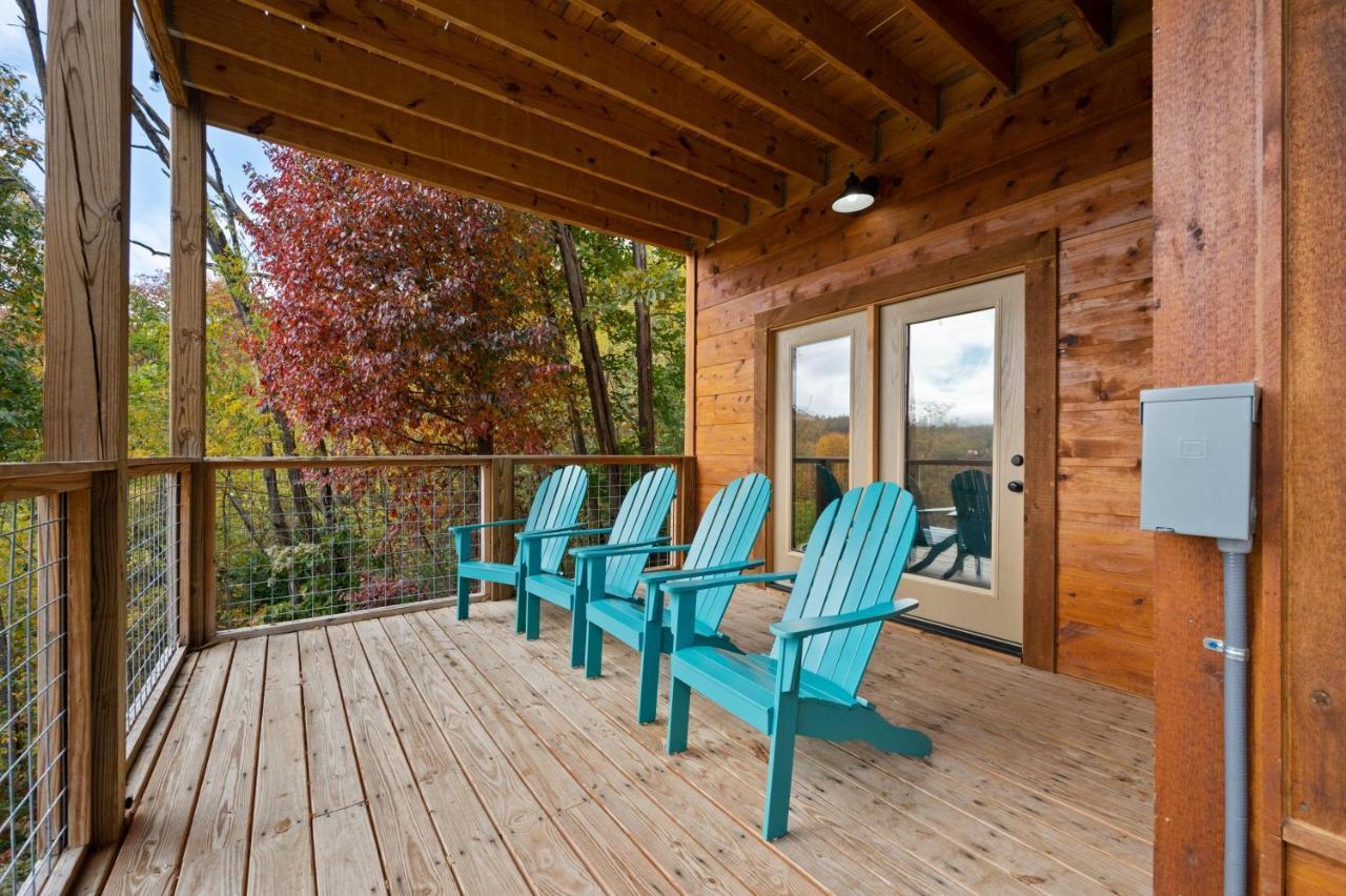 The Overlook '21 Cabin: Scenic Views With Hot Tub And Game Chalet