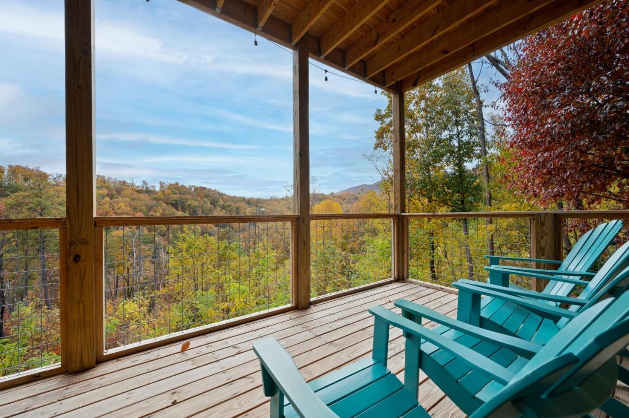 The Overlook '21 Cabin: Scenic Views With Hot Tub And Game Chalet