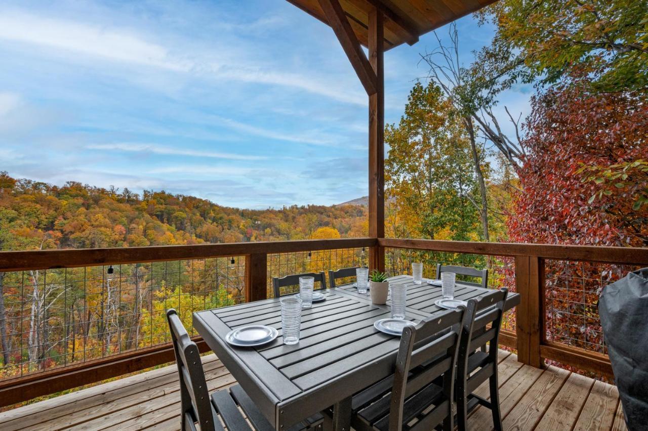 The Overlook '21 Cabin: Scenic Views With Hot Tub And Game