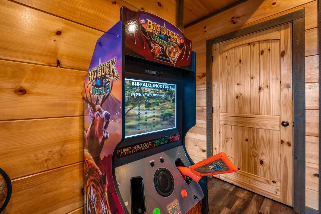 The Overlook '21 Cabin: Scenic Views With Hot Tub And Game