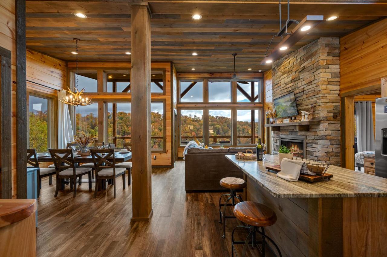 The Overlook '21 Cabin: Scenic Views With Hot Tub And Game Chalet Gatlinburg
