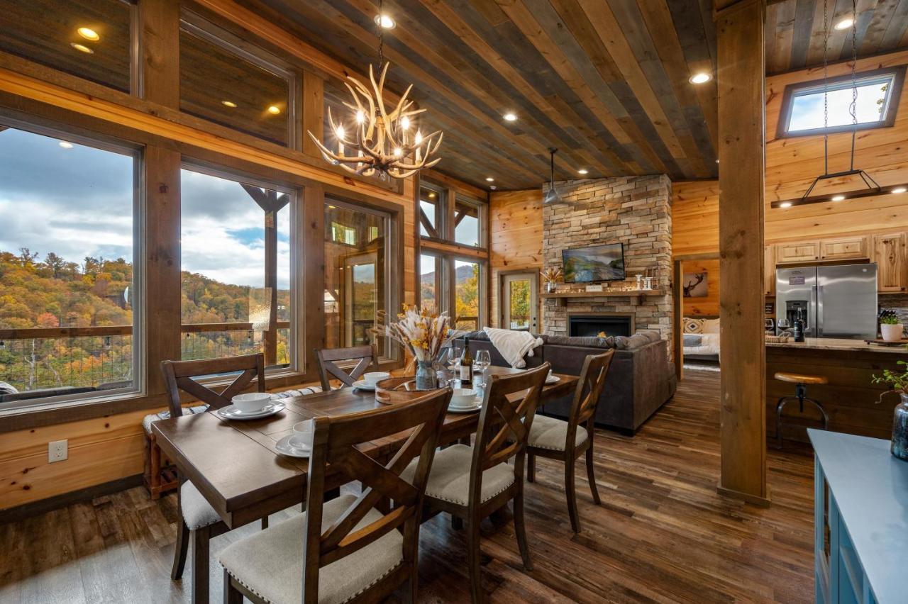 The Overlook '21 Cabin: Scenic Views With Hot Tub And Game Chalet Gatlinburg