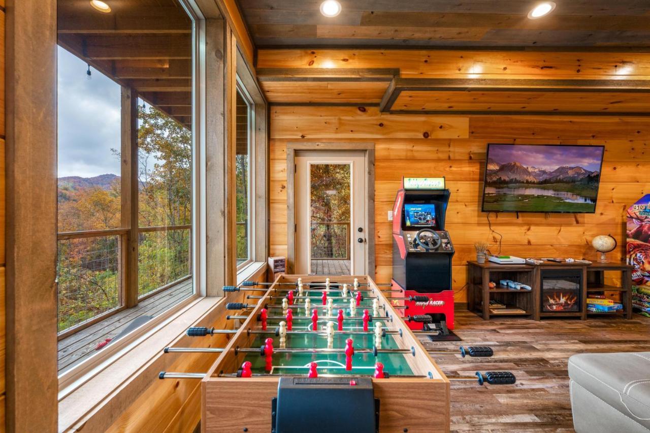 The Overlook '21 Cabin: Scenic Views With Hot Tub And Game * Gatlinburg