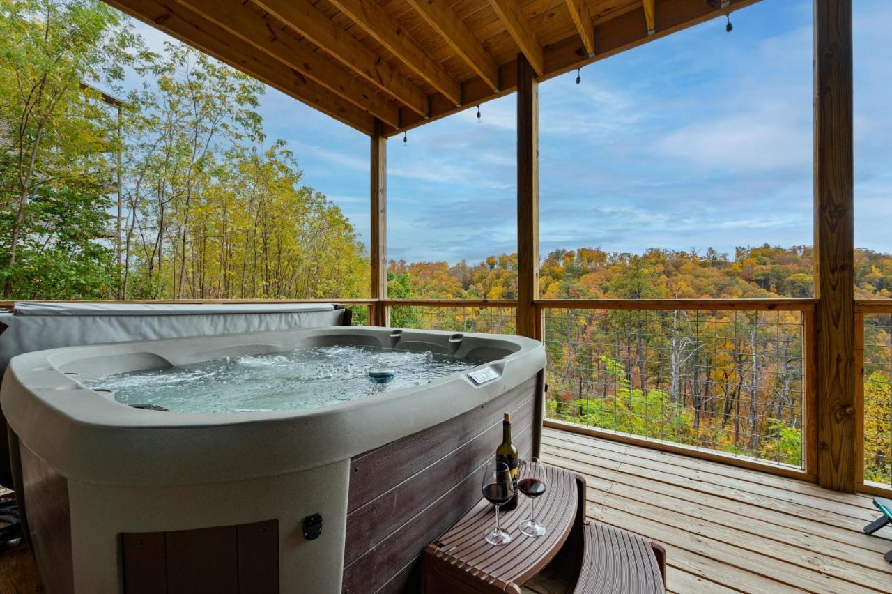 The Overlook '21 Cabin: Scenic Views With Hot Tub And Game * Gatlinburg