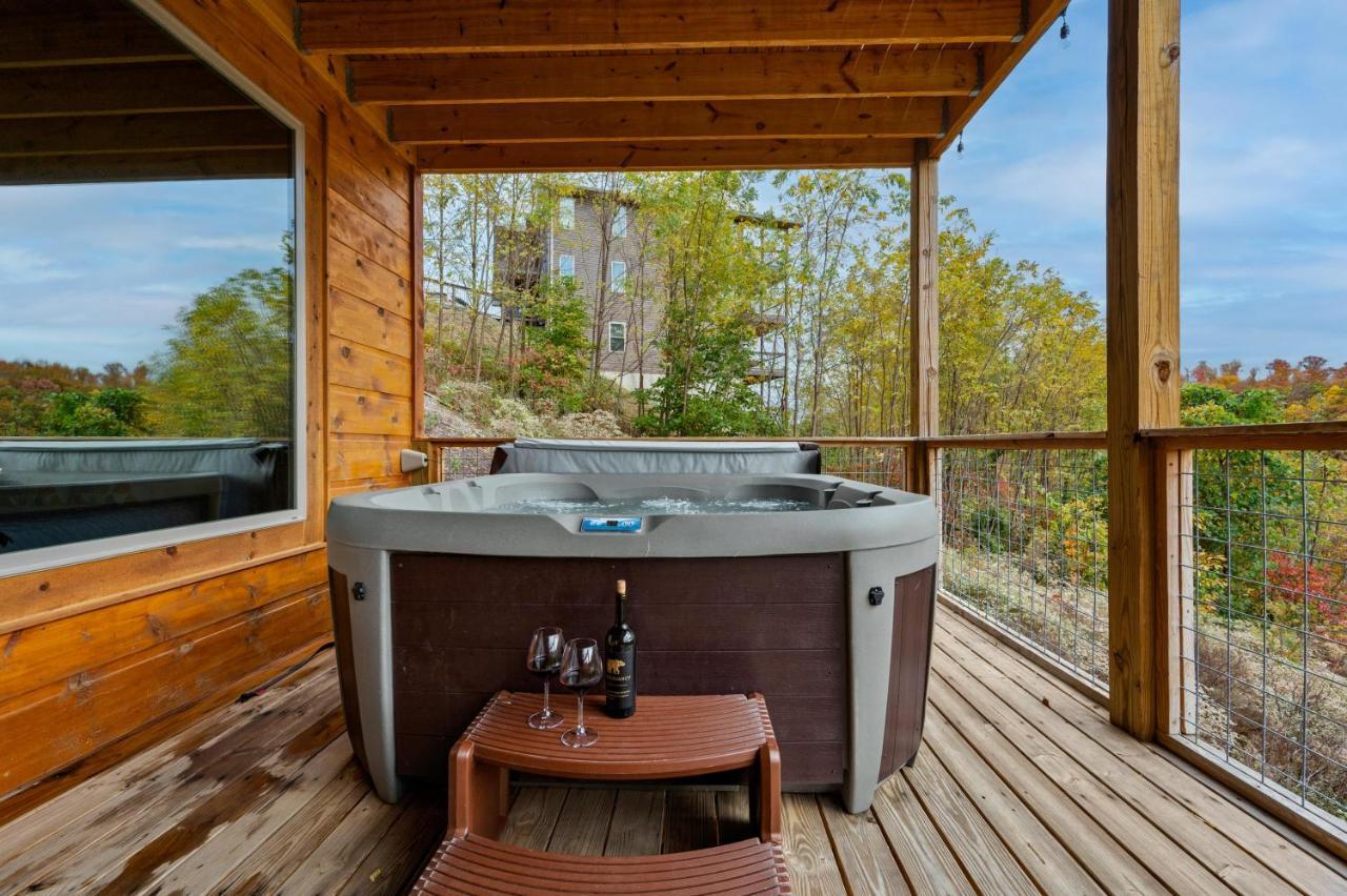 The Overlook '21 Cabin: Scenic Views With Hot Tub And Game *