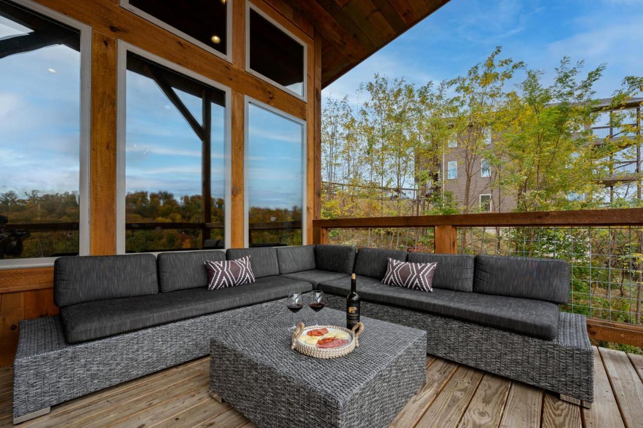 The Overlook '21 Cabin: Scenic Views With Hot Tub And Game Gatlinburg