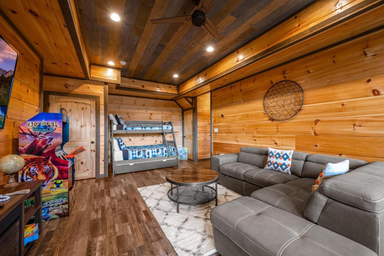 The Overlook '21 Cabin: Scenic Views With Hot Tub And Game Chalet Gatlinburg