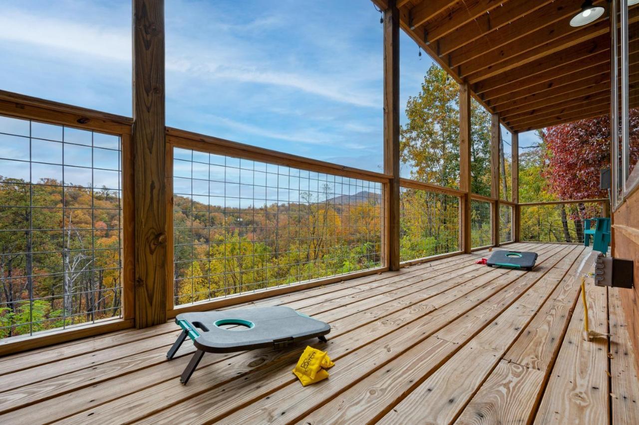 The Overlook '21 Cabin: Scenic Views With Hot Tub And Game Chalet Gatlinburg