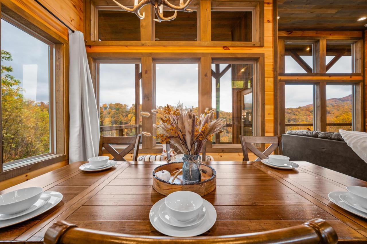 The Overlook '21 Cabin: Scenic Views With Hot Tub And Game