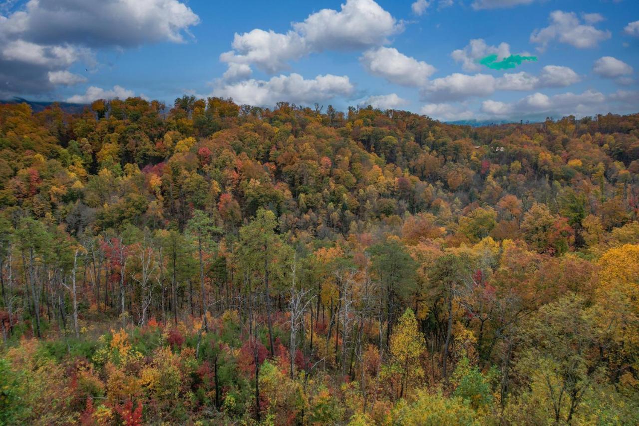 The Overlook '21 Cabin: Scenic Views With Hot Tub And Game Gatlinburg